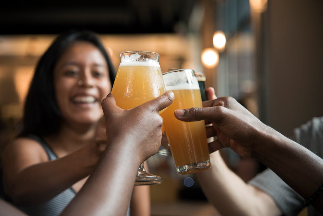 En suivant les conseils de conservation, vous pourrez conserver votre bière artisanale dans une cave à vin et en profiter pleinement lors de vos dégustations.